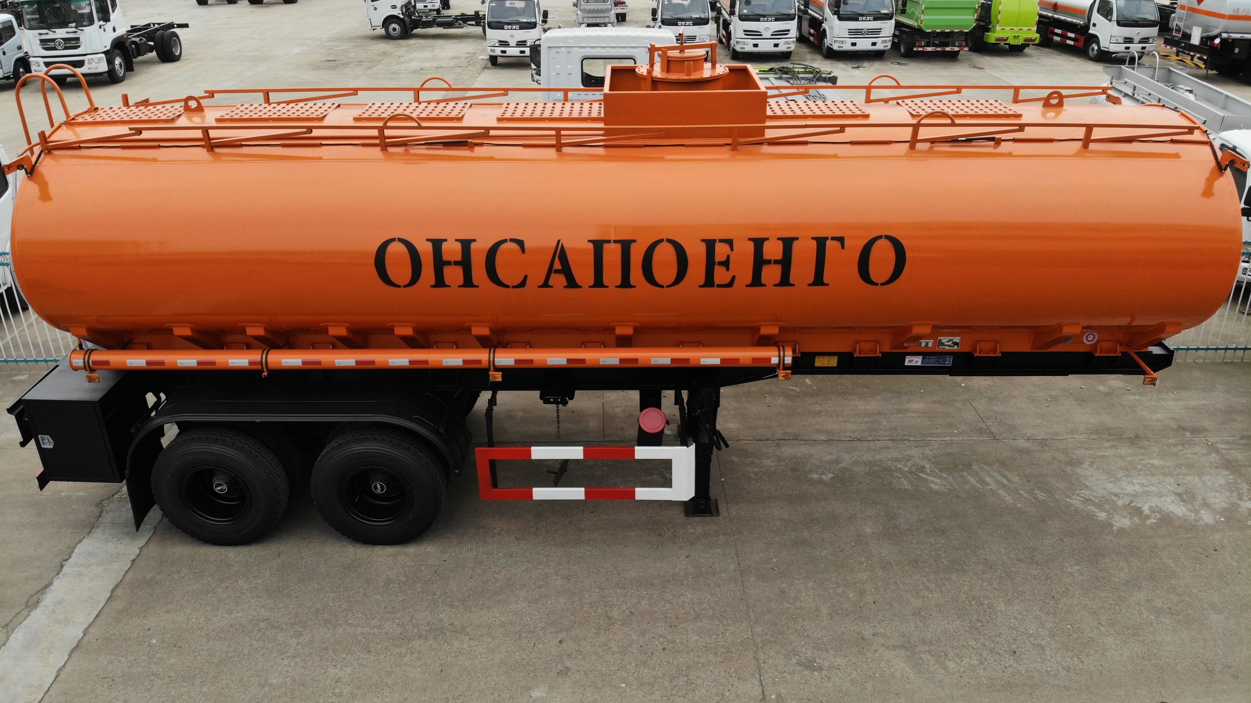 10臺外貿(mào)出口運油半掛車，10臺?；饭捃嚢l(fā)車交付客戶